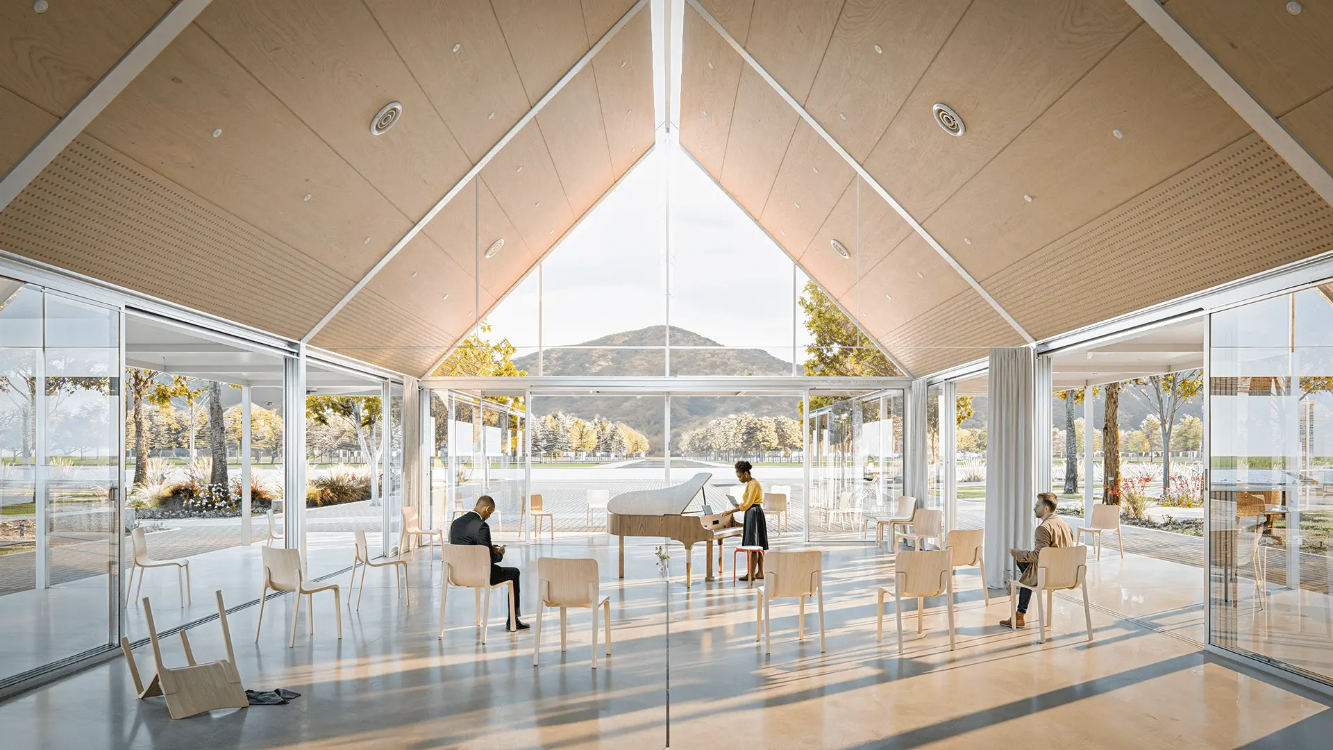 Sala de estudios iluminada